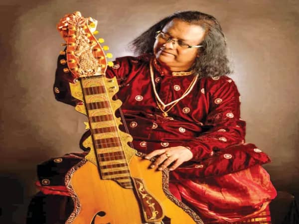 চার তার যন্ত্রের উদ্ভাবন