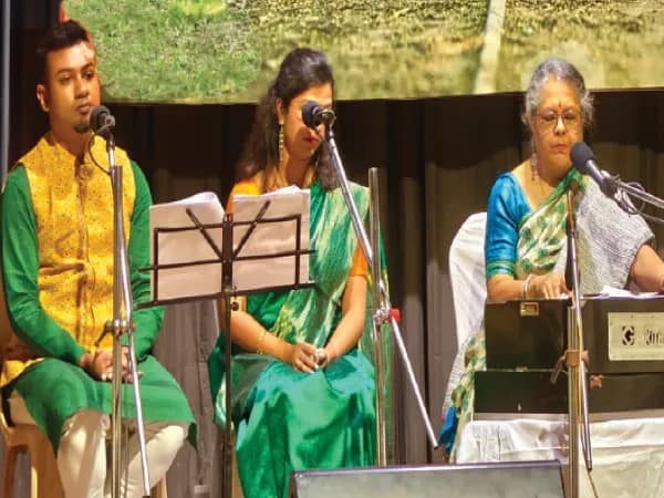 কোথা যে উধাও