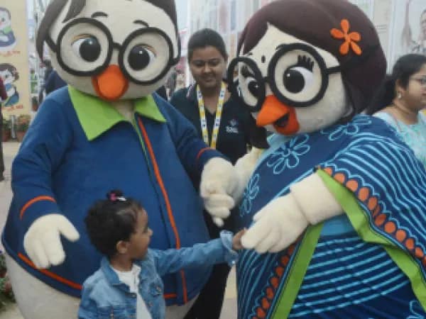 &lsquo;হাঁস দুটো কোথায় গেল বাবা?&rsquo;&nbsp;&nbsp;হাসো-হাসির খোঁজে উঁকিঝুঁকি খুদেদের
&nbsp;