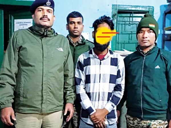 বিহার থেকে ঢুকছে আর্মস, দু&rsquo;দিনে ছ&rsquo;টি আগ্নেয়াস্ত্র সহ ধৃত ৬