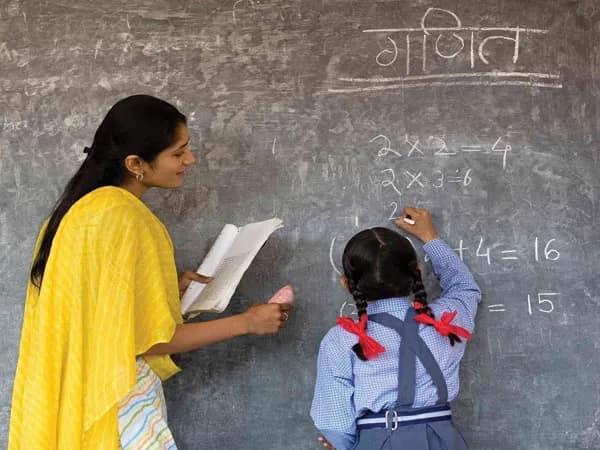 স্মার্ট ক্লাসরুম তো রয়েছে, শিশুরা&nbsp; শিখছে কি? রিপোর্ট নিচ্ছে দপ্তর
