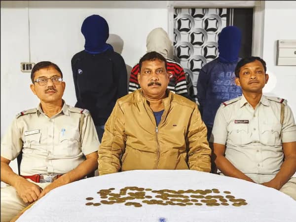 শান্তিনিকেতনে নকল সোনার কয়েন বিক্রির চেষ্টা, ধৃত তিন
