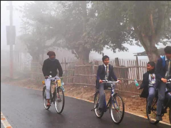 কুয়াশার দাপটে ৪ ঘণ্টা বন্ধ ফেরি চলাচল, বিপাকে মুর্শিদাবাদবাসী