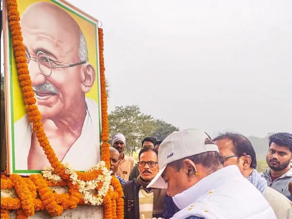 গান্ধীজির প্রয়াণ দিবসে লাভপুর ব্লক প্রশাস঩নের &lsquo;গান্ধী তর্পণ&rsquo; উদ্&zwnj;যাপন
&nbsp;