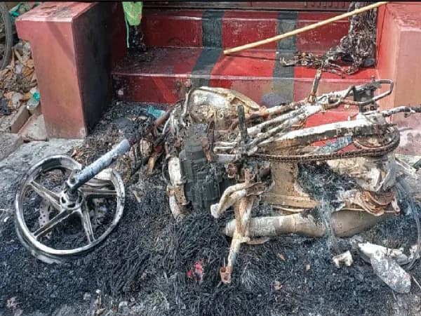 তৃণমূল সমর্থকের রান্নাঘর ও বাইক পুড়ে ছাই, বিজেপির বিরুদ্ধে আগুন ধরানোর অভিযোগ