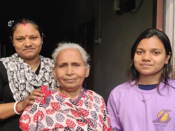 পূর্ণকুম্ভ ২০২৫: পুণ্যস্নানে গিয়ে নিখোঁজ, অবশেষে বাড়ি ফিরলেন উত্তর দিনাজপুরের বৃদ্ধা