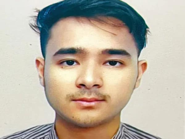চিকিৎসার অভাবে ঠাকুমার মৃত্যু, ডাক্তার হওয়ার জেদ তখনই মনে গাঁথে আনমোলের