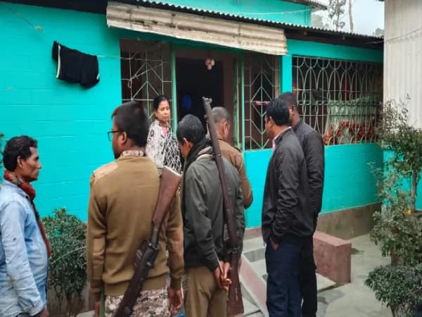 দুপুরে ফাঁকা বাড়িতে তালা ভেঙে চুরি