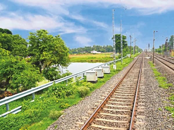বিগত বছরের তুলনায় রেল লাইন চালু কমেছে: রিপোর্ট