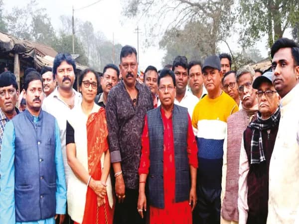 মাদপুর শহিদ মেলা ঘিরে উন্মাদনা, প্রথম দিনেই উপচে পড়ল ভিড়
&nbsp;