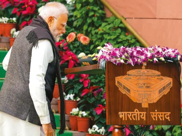 আজ বাজেট: মধ্যবিত্ত-বিকাশে মা লক্ষ্মীই ভরসা মোদির