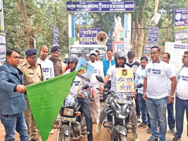 পথ নিরাপত্তা সপ্তাহ উপলক্ষ্যে র&zwnj;্যালি ও সচেতনতামূলক কর্মসূচি ঘাটালে