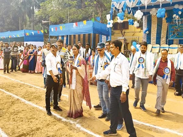 ঝাড়গ্রাম পশ্চিম চক্রের বার্ষিক ক্রীড়া প্রতিযোগিতা ঘিরে উন্মাদনা