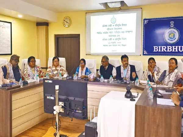 বীরভূমে স্বনির্ভর গোষ্ঠীর কাজ খতিয়ে দেখলেন স্ট্যান্ডিং কমিটির সদস্যরা