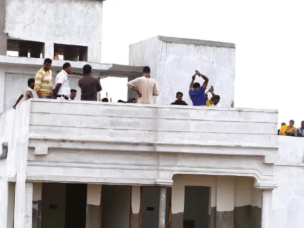 আবেদন করলে &lsquo;বাংলার বাড়ি&rsquo; পাবেন ভেঙে পড়া বেআইনি বাড়ির বাসিন্দারা