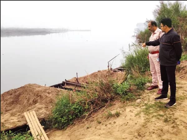 নবদ্বীপে অবৈধ মাটি ও বালি কারবারিদের বিরুদ্ধে অভিযান