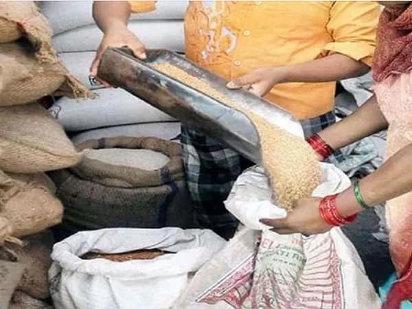 রেশনে বরাদ্দ কমাল কেন্দ্র