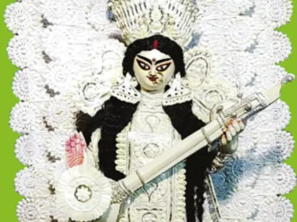 সেদিনের কবি সাহিত্যিকদের সরস্বতী বন্দনা
সায়ন্তন মজুমদার