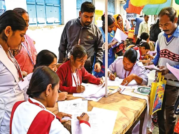দুয়ারে সরকারে ৩৭ প্রকল্পে সাড়ে সাত লক্ষ্যের আবেদন, সামাজিক সুরক্ষায় ৫ লক্ষ আর্জি