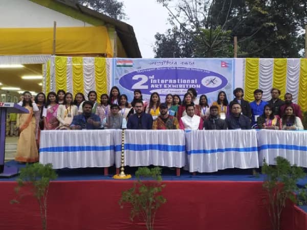 ময়নাগুড়ি আর্ট ক্লাবের উদ্যোগে বল খেলার মাঠে আন্তর্জাতিক চিত্র প্রদর্শনী