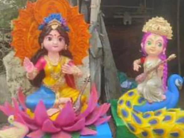 এবার বারাসতে নজর কাড়ছে &lsquo;কার্টুন&rsquo; সরস্বতী