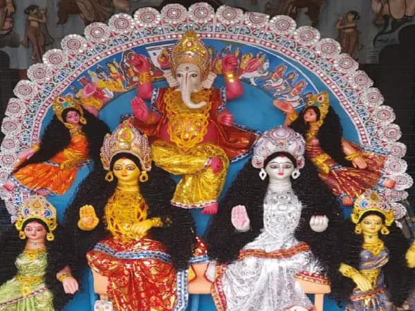 ব্যতিক্রমী সরস্বতী দেখতে কাঁকসায় ভিড়