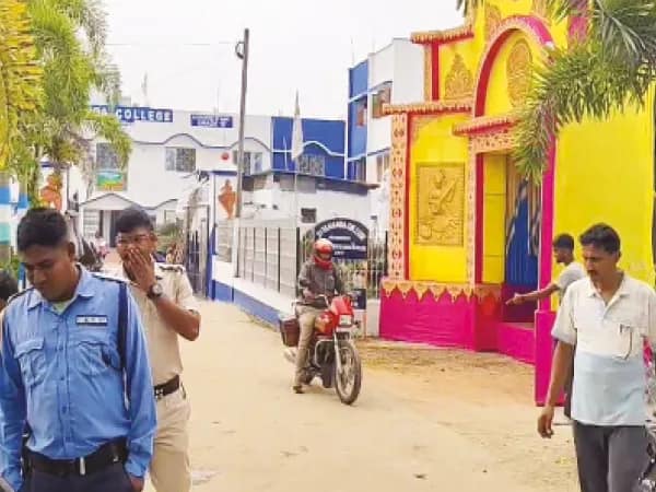 পুলিস মোতায়েন রেখে নন্দীগ্রাম কলেজে সরস্বতী পুজো