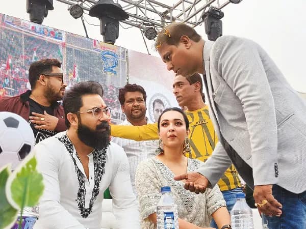 পাকদহ নজরুল সঙ্ঘের ফুটবল টুর্নামেন্টে উপচে পড়ল ভিড়
