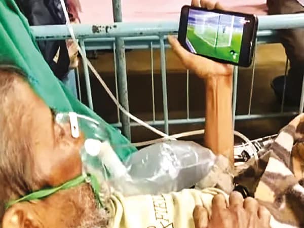 সবুজ-মেরুনই সমরবাবুর বেঁচে থাকার অক্সিজেন
