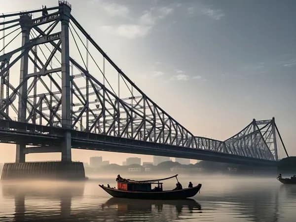 সরস্বতী পুজোর সকালে শীতের কামড় নেই, কুয়াশার চাদরে মুড়ে কলকাতা