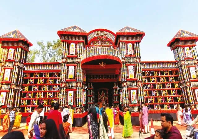 বসন্তের উষ্ণতা মেখে সরস্বতী পুজো &nbsp;দুরুদুরু বুকে প্রেমের প্রস্তাব মনের মানুষকে