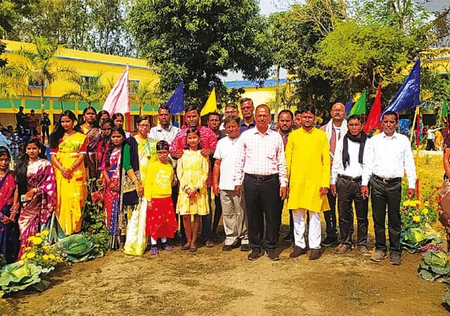 বিনপুরের বিদ্যালয়ে সবুজায়ন ও প্রকৃতি রক্ষার পাঠ নজর কাড়ছে