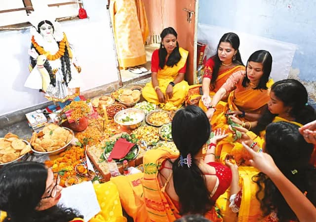 হস্টেলে হস্টেলে থিম, পুরোহিত ছাত্রীরা &nbsp;