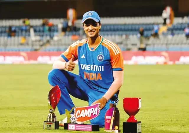 যুবরাজের সান্নিধ্যেই সাফল্য অভিষেকের