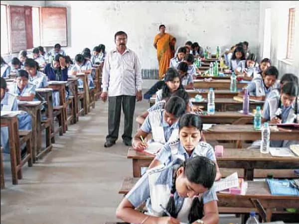 ষোলো হাজার বাড়ল মাধ্যমিক পরীক্ষার্থী