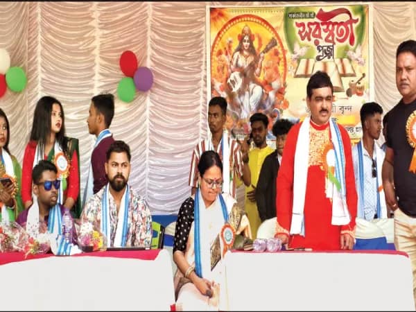 সরস্বতী পুজোয় আনন্দঘন পরিবেশ ঘাটাল রবীন্দ্র শতবার্ষিকী কলেজে