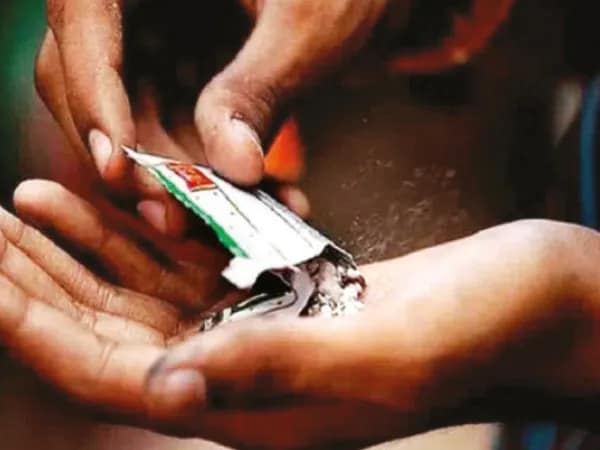 পান, গুটখার পিক ফেলা রুখতে কড়া আইন তৈরিতে আগ্রহী রাজ্য