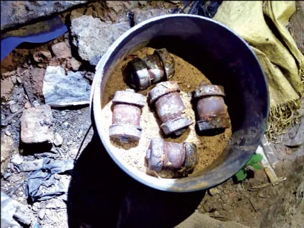 বোমা-আগ্নেয়াস্ত্র উদ্ধারে অভিযান জেলা পুলিসের