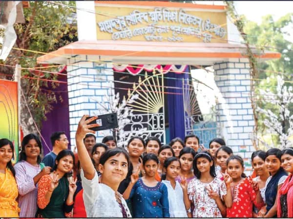 সরস্বতী পুজো, বার্ষিক সাংস্কৃতিক অনুষ্ঠান ঘিরে তমলুকের স্কুলে উৎসবের পরিবেশ
&nbsp;