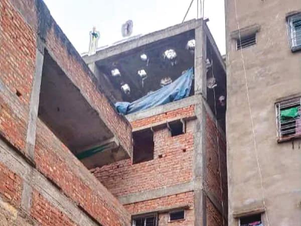 কামারহাটিতে ৫০টি বেআইনি বহুতল ভেঙে ফেলার নির্দেশ