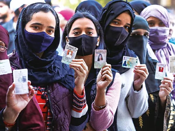 ভোটে দুর্গে পরিণত দিল্লি, রাস্তায় টহল আধাসেনার