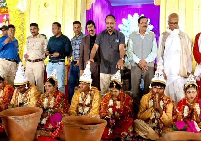বেলদা ক্লাবের উদ্যোগে গণবিবাহের আসর ও শোভাযাত্রা ঘিরে উন্মাদনা
