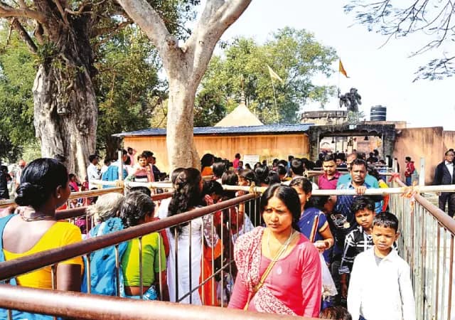 পুঞ্চার বুধপুরে মাকুড়ির মেলা ঘিরে ব্যাপক জনসমাগম