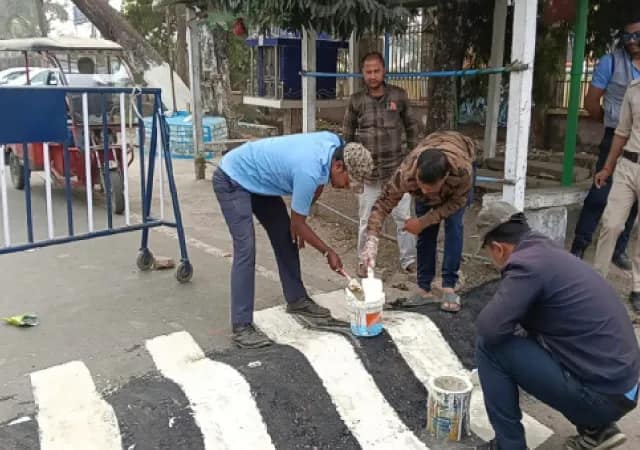 শহরে বাইক রেসিং বন্ধে কড়া পদক্ষেপ ট্রাফিক পুলিসের, রাস্তায় গার্ডরেল-হাম্প