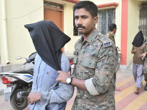 শাদ সহ এবিটি&rsquo;র চার জঙ্গিকে ১৪&nbsp; দিনের হেফাজতে পেল এসটিএফ