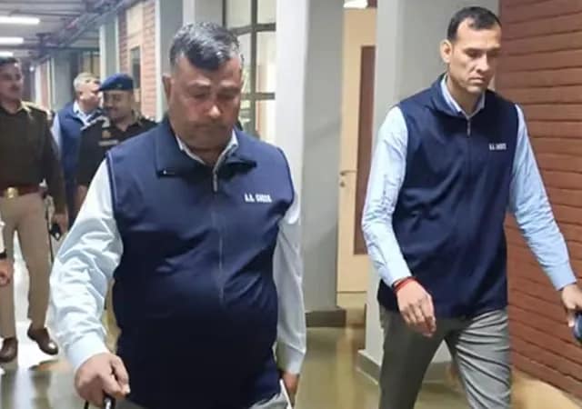 ফের স্কুলে বোমাতঙ্ক, তল্লাশি চালাল বম্ব স্কোয়াড ও পুলিস! আতঙ্ক পড়ুয়াদের মধ্যে
