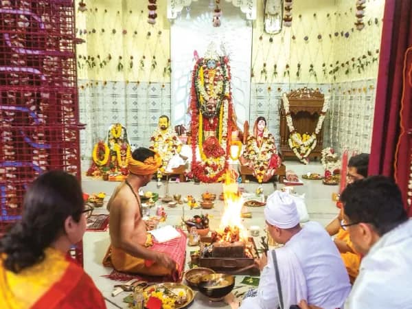 কালনার ছোট দেউড়ি কালী মন্দিরে পাথরের মূর্তি প্রতিষ্ঠা