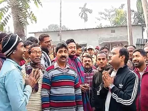 &lsquo;বাংলার বাড়ি&rsquo; পেয়ে মুখ্যমন্ত্রীর প্রশংসায় পঞ্চমুখ বিজেপি বিধায়কের নিকট আত্মীয়