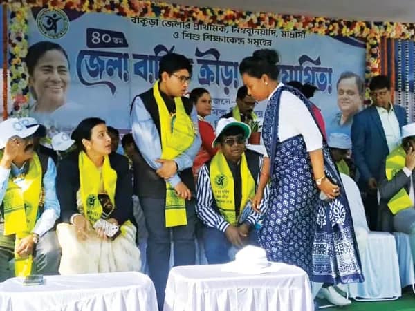 অনুষ্ঠানে ডেকে অপমান, বাঁকুড়ায় সংবর্ধনা না নিয়েই মঞ্চ ছাড়লেন মন্ত্রী জ্যোৎস্না