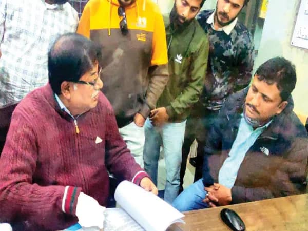অনৈতিক কাজের অভিযোগ পেয়ে হাজির মন্ত্রী, সাব রেজিস্ট্রি অফিস ঘুঘুর বাসা: উদয়ন গুহ